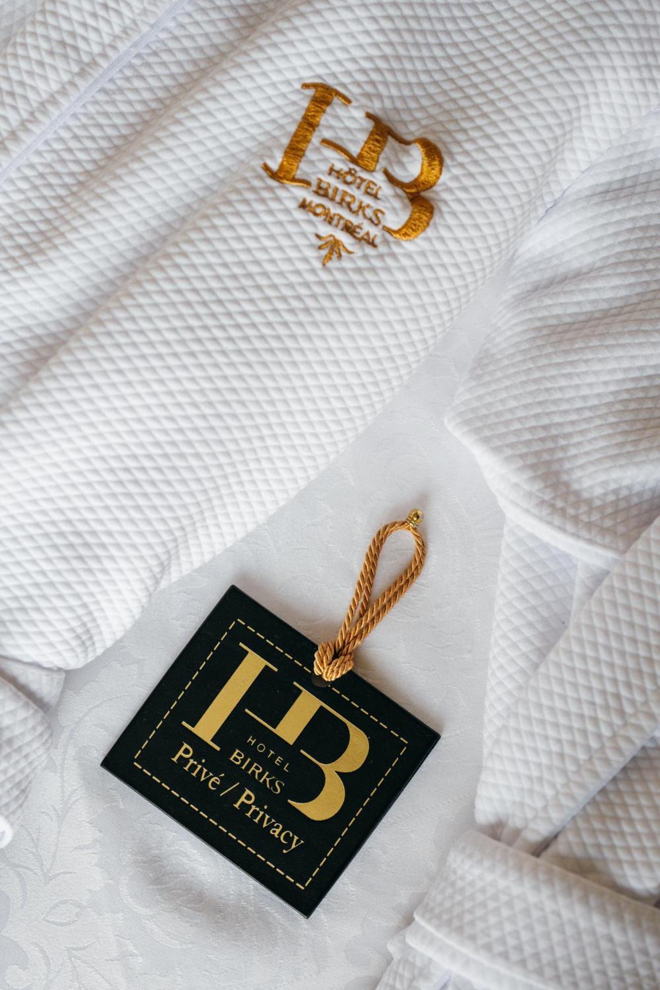 Hotel Birks Montréal Eksteriør billede A gold-plated bookmark