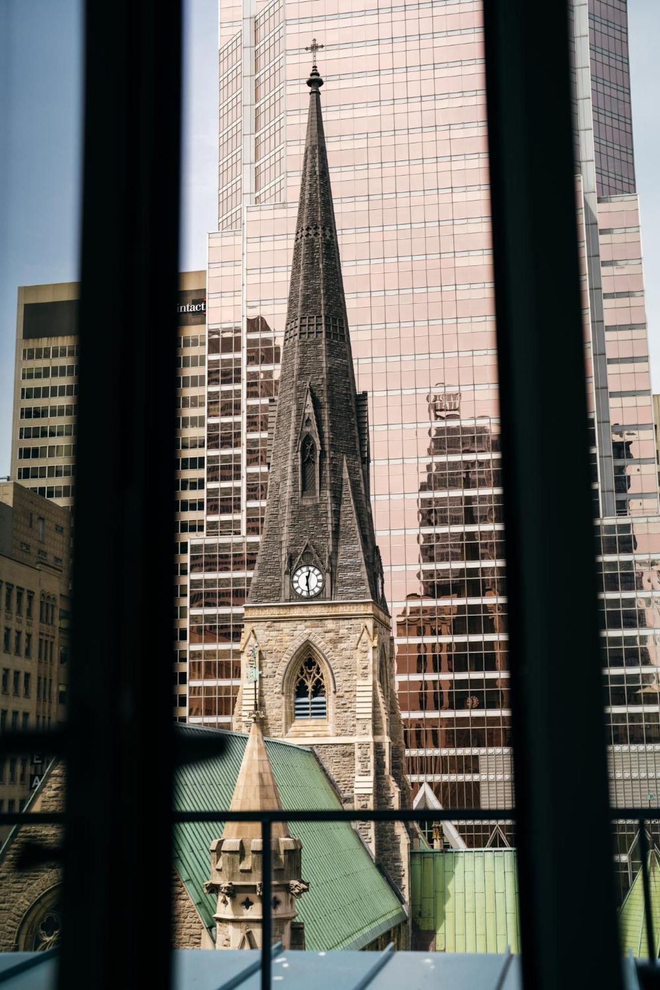 Hotel Birks Montréal Eksteriør billede The bell tower of St Andrew's Church, Perth