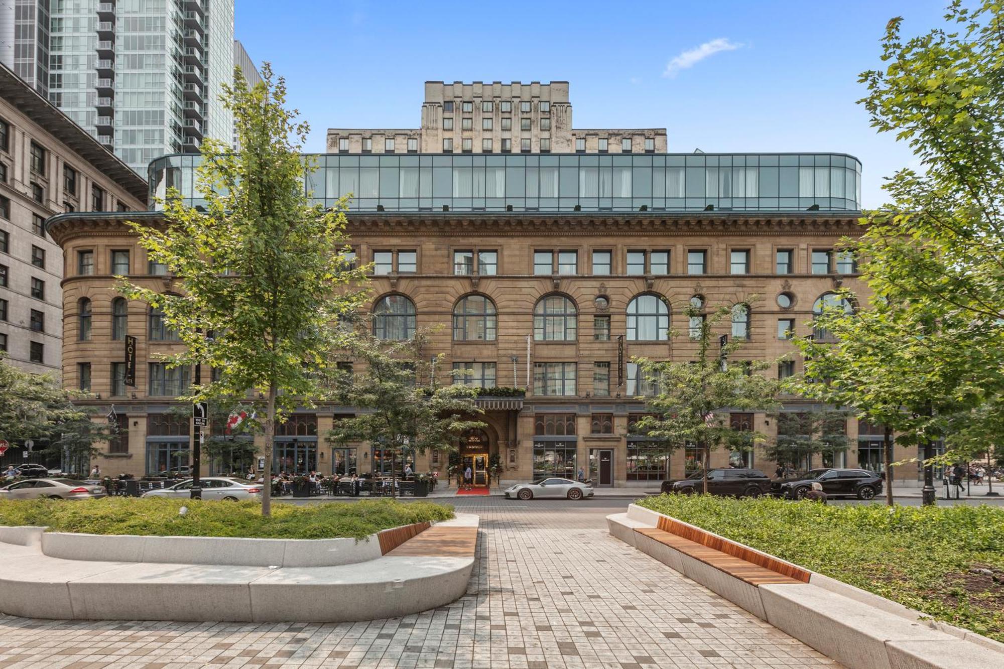Hotel Birks Montréal Eksteriør billede The hotel in 2019