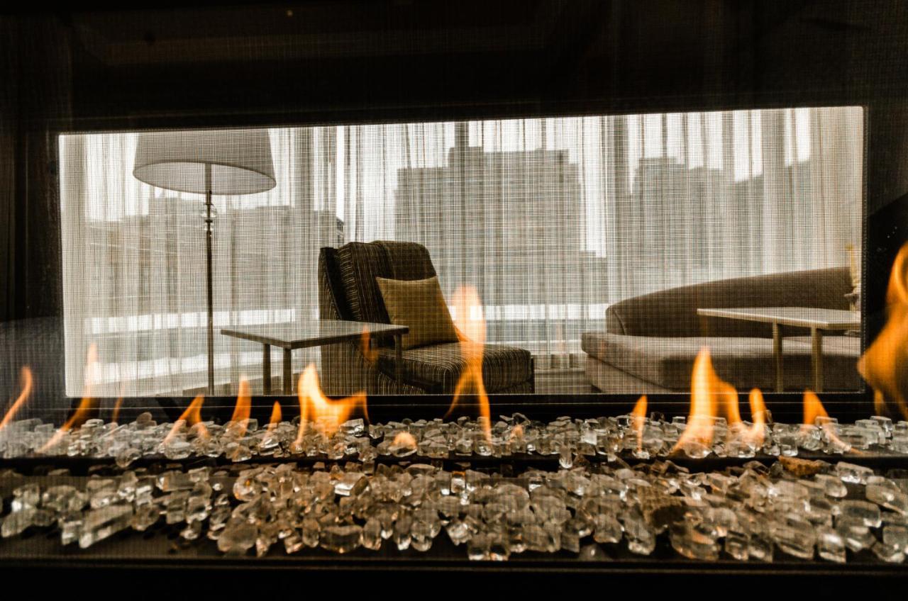 Hotel Birks Montréal Eksteriør billede A fireplace with ethanol fuel