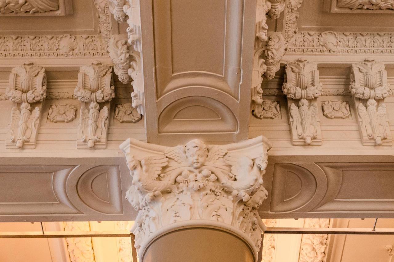 Hotel Birks Montréal Eksteriør billede A corbel