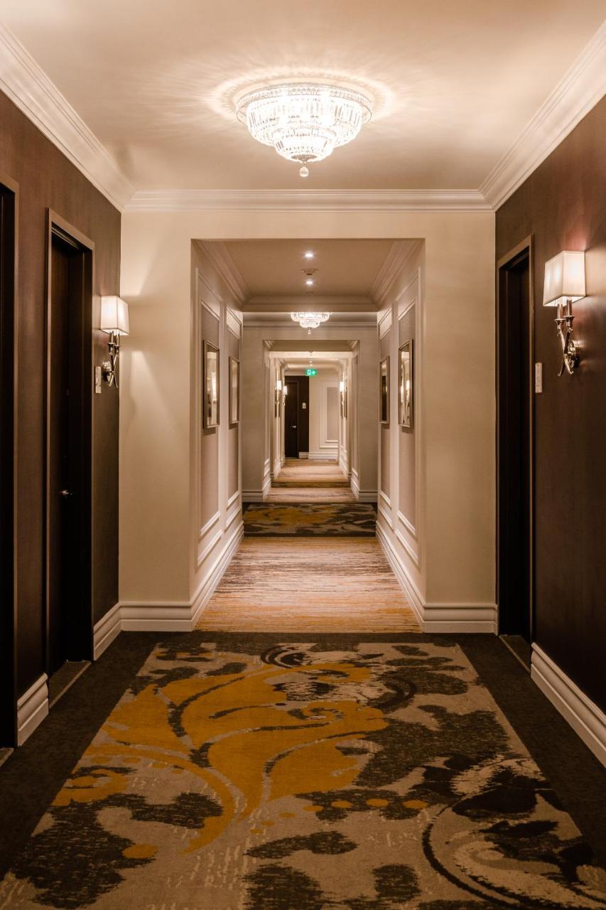 Hotel Birks Montréal Eksteriør billede A corridor at the hotel