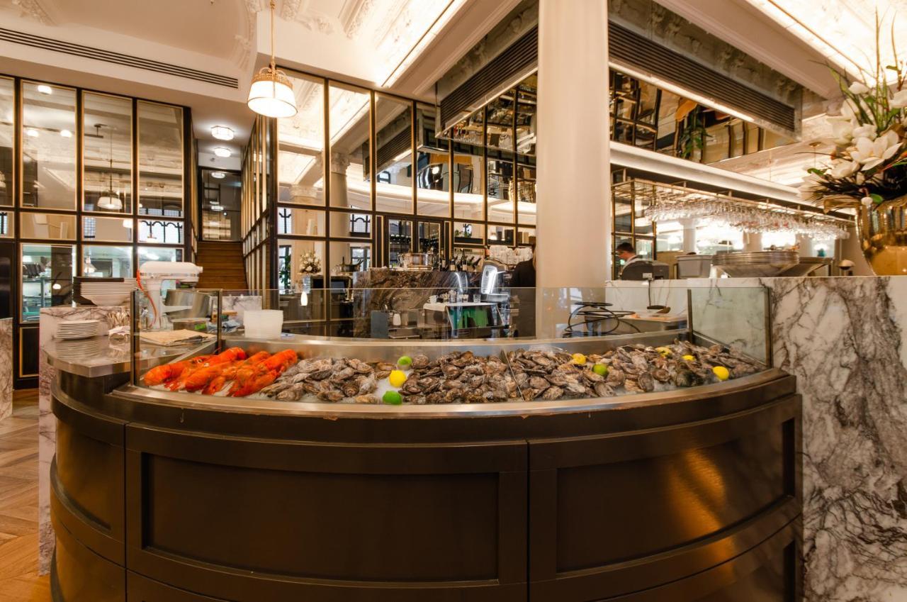 Hotel Birks Montréal Eksteriør billede Seafood display at the Oyster Bar