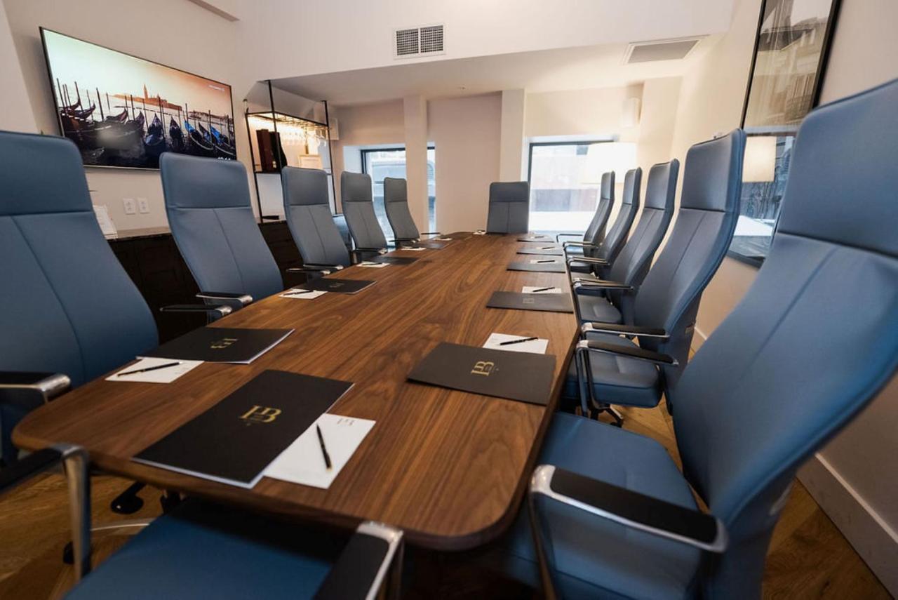 Hotel Birks Montréal Eksteriør billede The boardroom at the headquarters of the European Anti-fraud Organisation